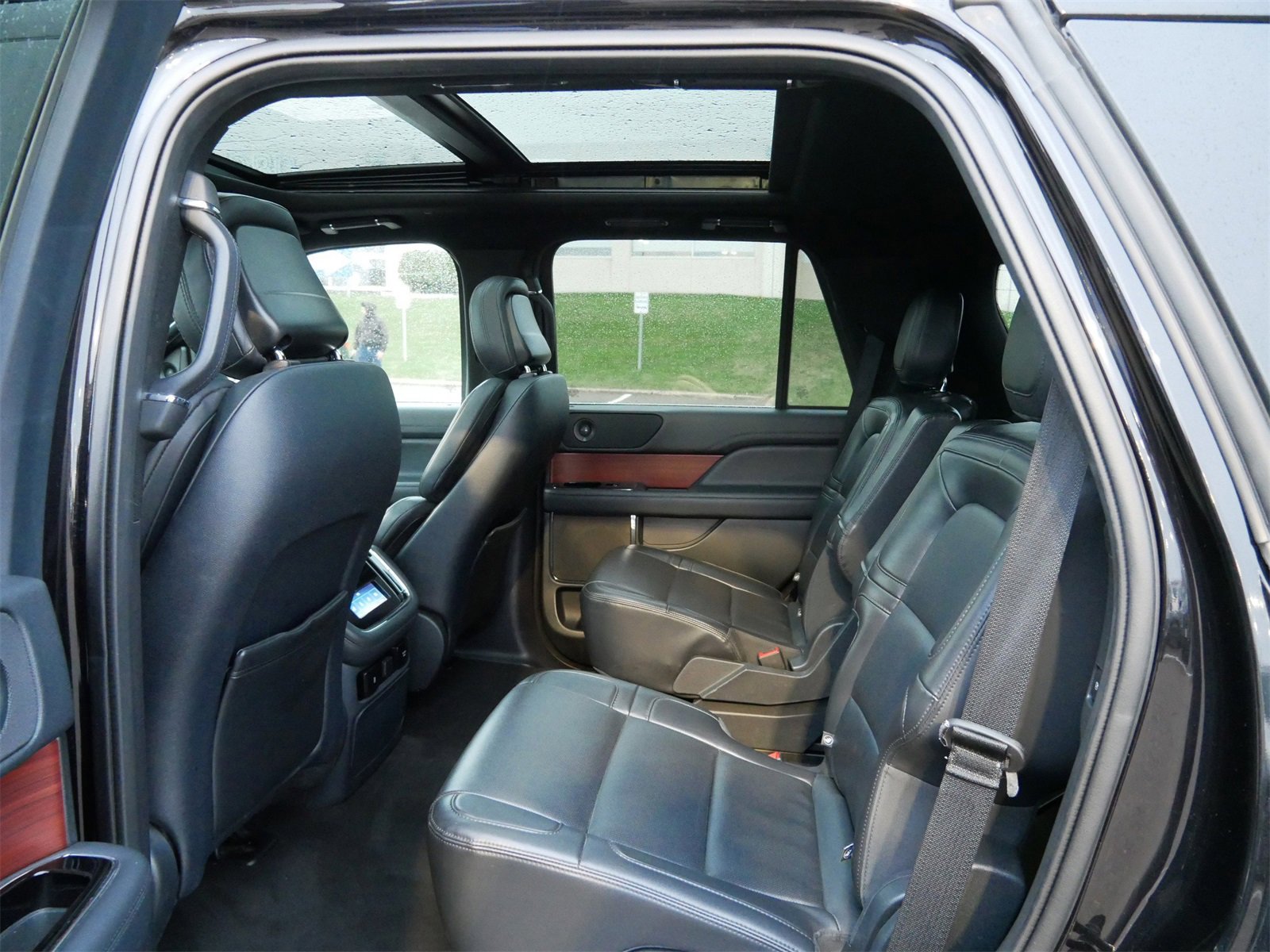 Used 2024 Lincoln Navigator Premiere image 10