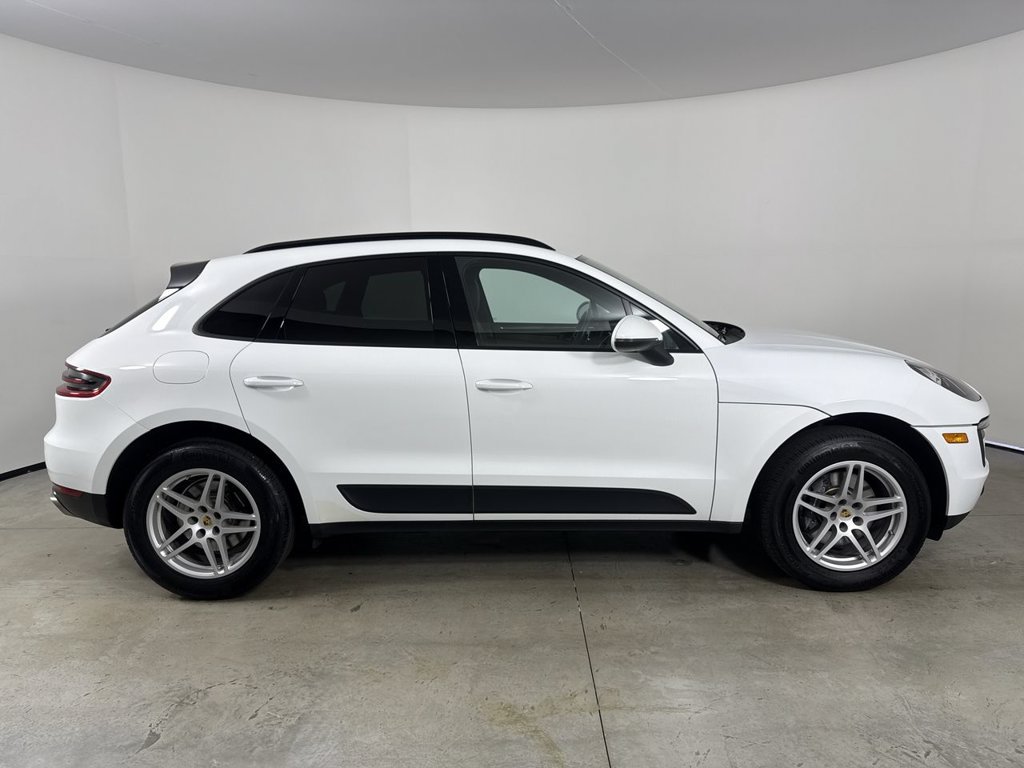 Certified 2017 Porsche Macan AWD/4WD image 8