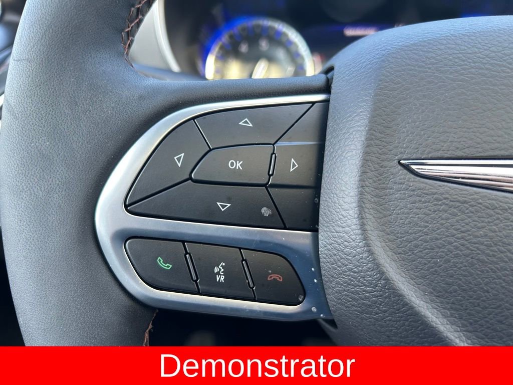 New 2025 Chrysler Pacifica Pinnacle w/ Trailer Tow Group AWD/4WD image 17