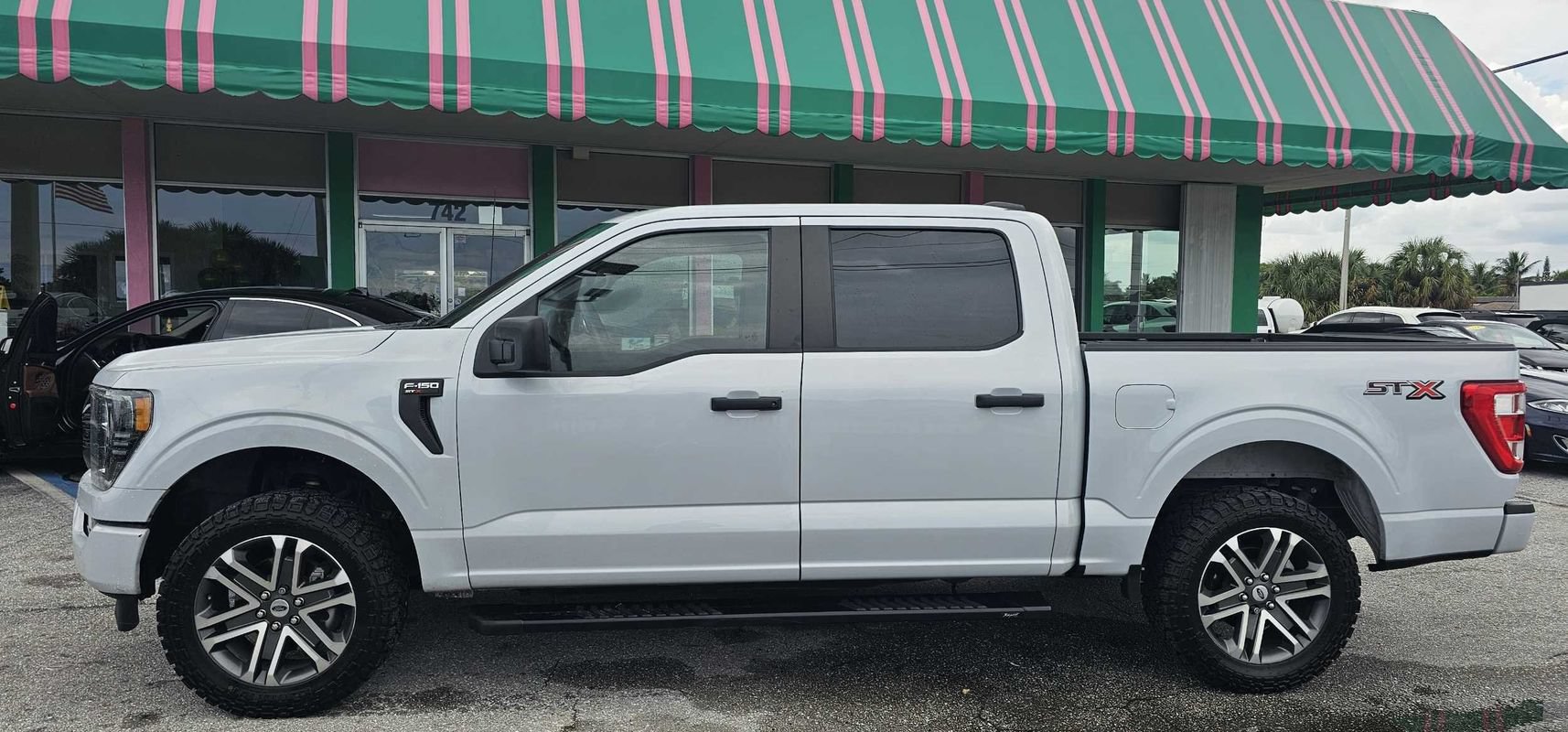 Used 2022 Ford F150 XL w/ STX Appearance Package RWD image 2