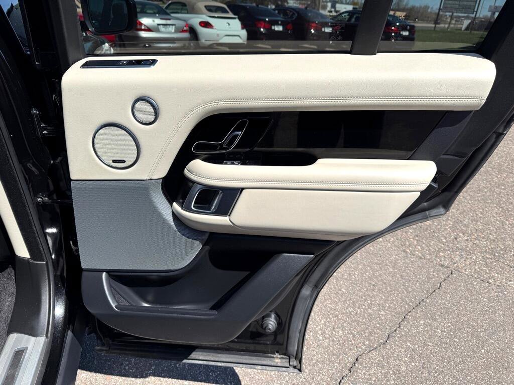 Used 2018 Land Rover Range Rover Supercharged image 37