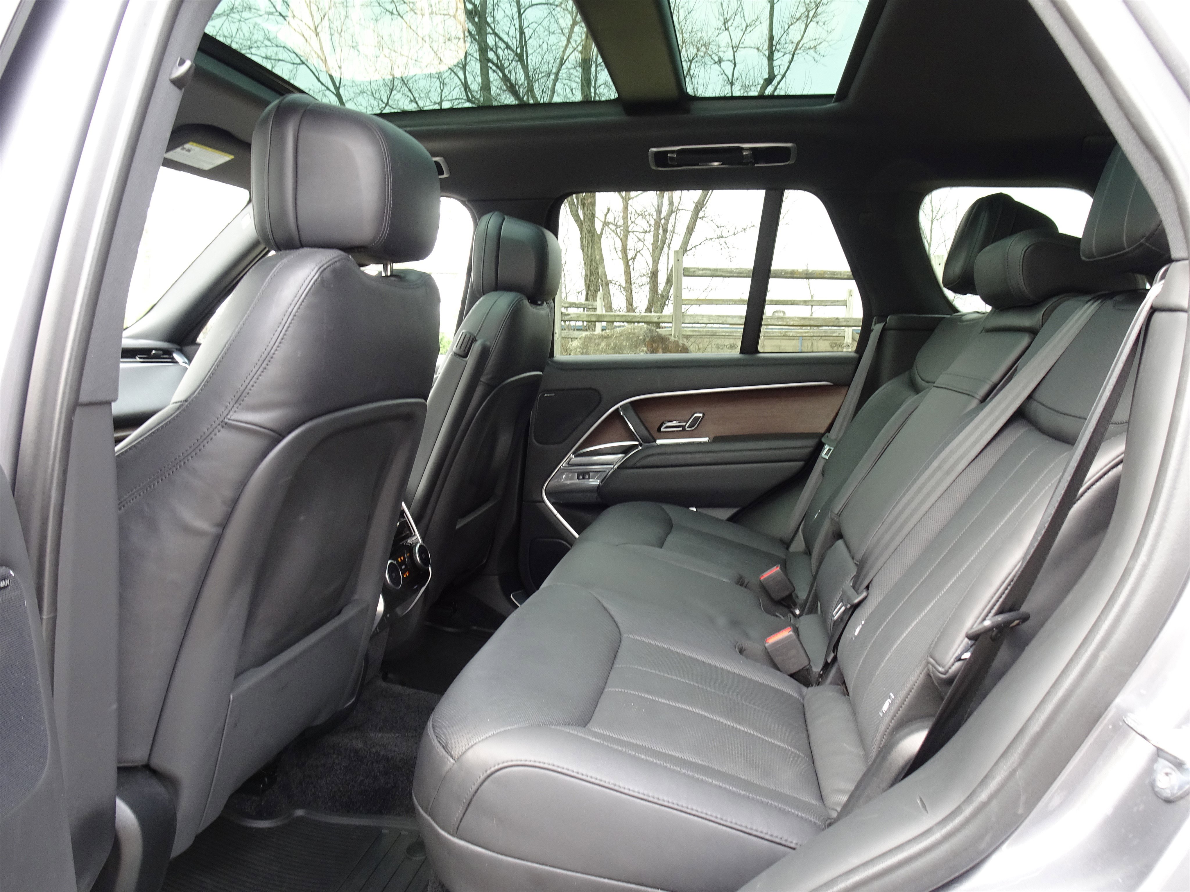 Certified 2023 Land Rover Range Rover SE image 19