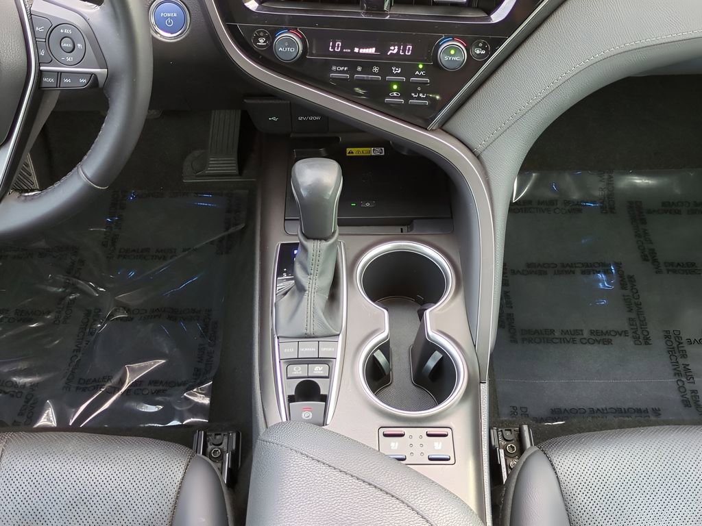 Used 2022 Toyota Camry XLE w/ Navigation Upgrade Package image 18