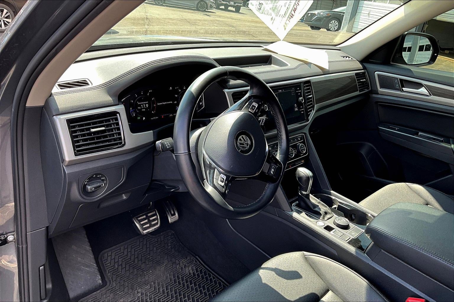 Used 2019 Volkswagen Atlas SEL R-Line AWD/4WD image 4