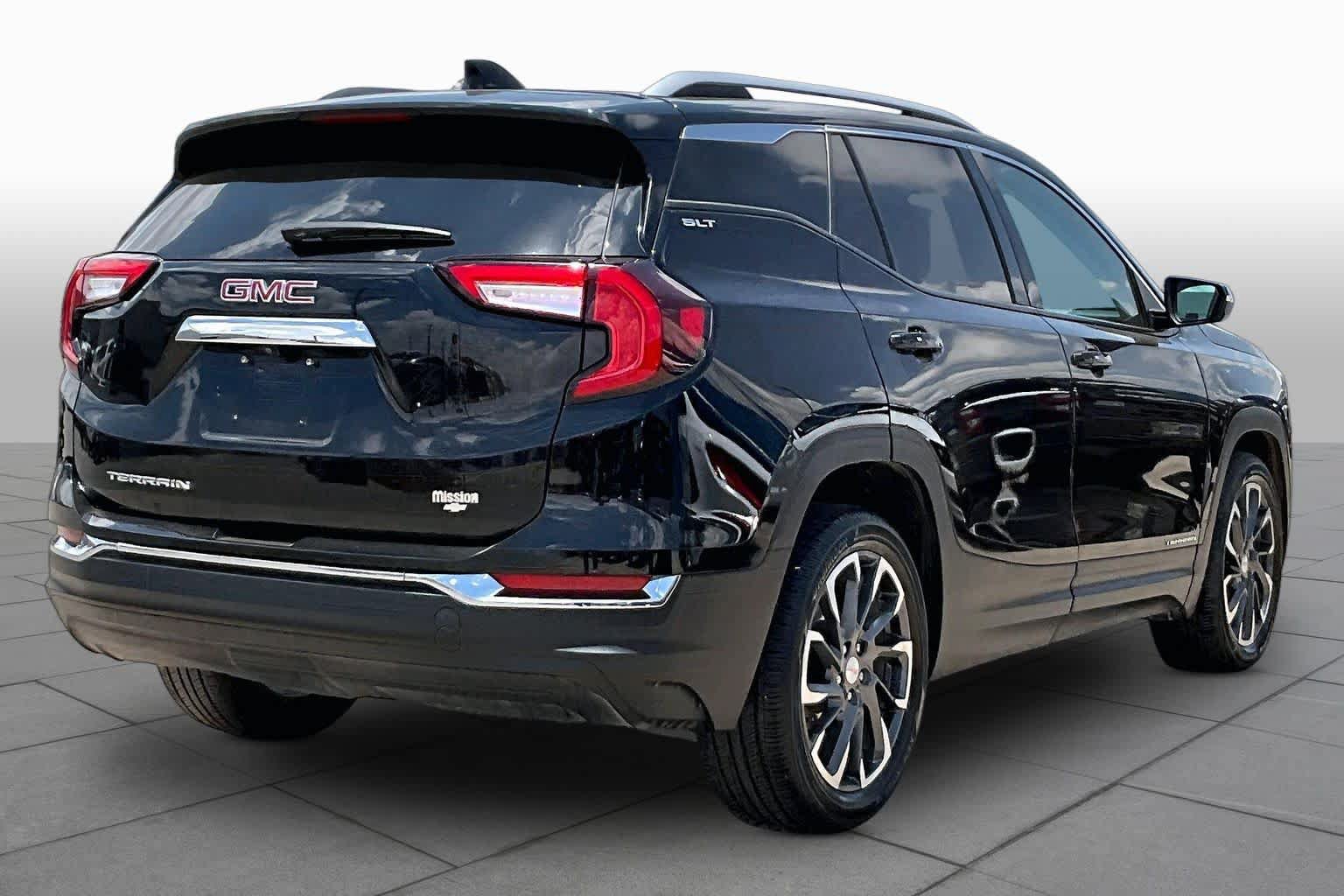 Used 2022 GMC Terrain SLT w/ Infotainment Package II FWD image 12