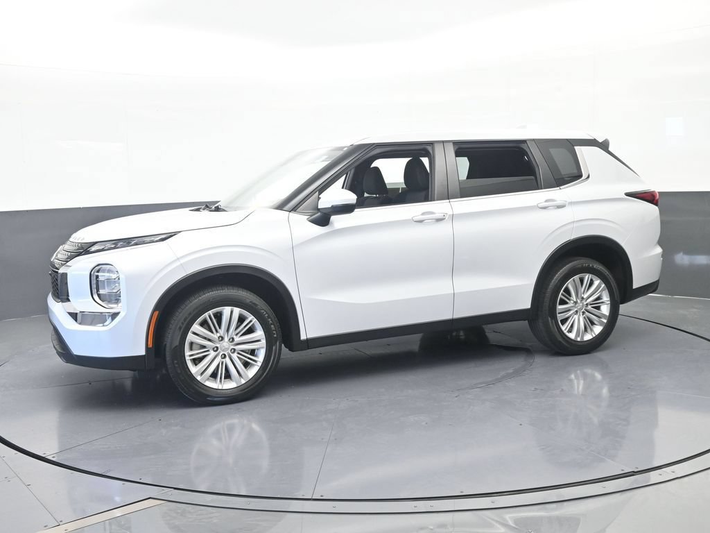 Used 2024 Mitsubishi Outlander ES FWD video 2