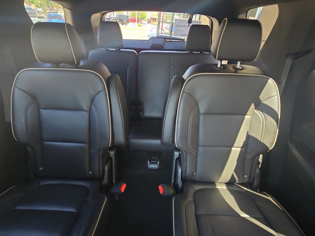 Used 2023 Chevrolet Traverse Premier image 35