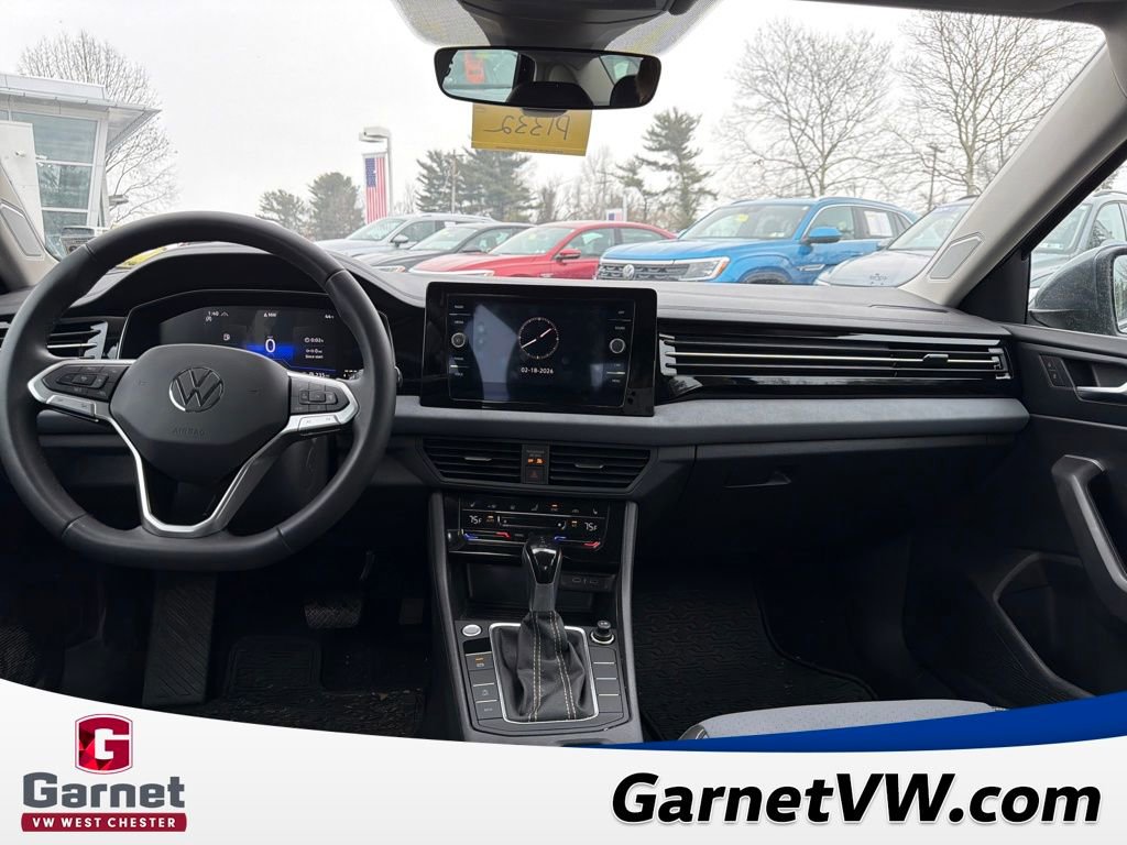 Certified 2025 Volkswagen Jetta SE w/ Black Wheel Package image 13