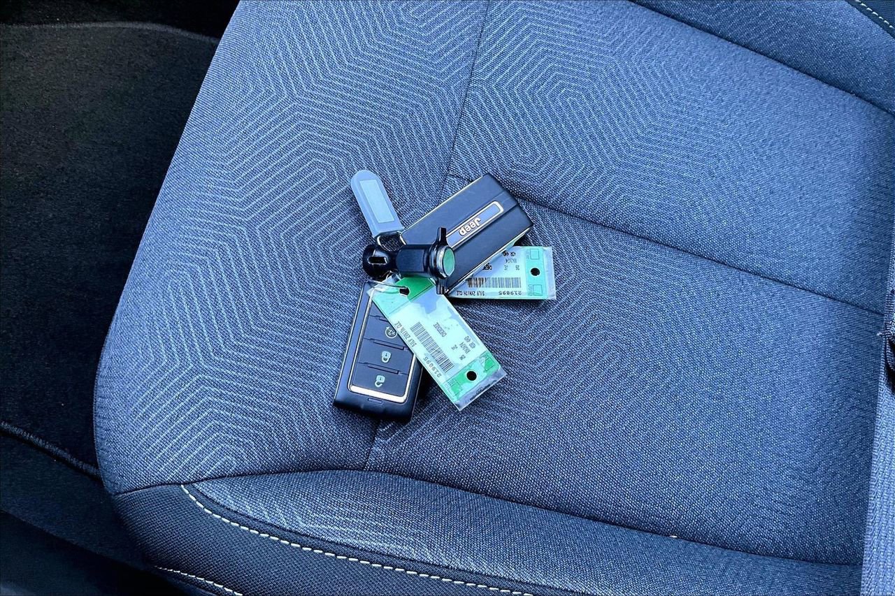 New 2026 Jeep Cherokee Laredo image 30