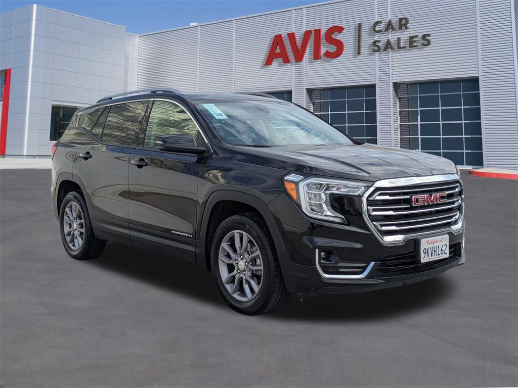 Used 2024 GMC Terrain SLT image 3