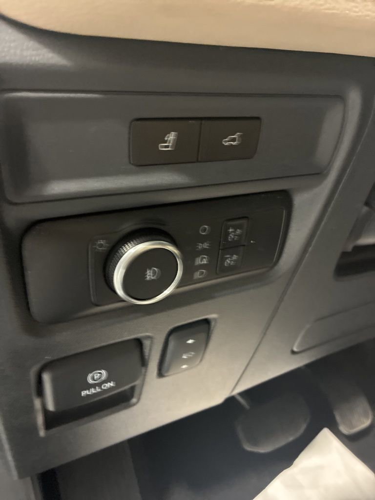 Used 2023 Ford Expedition Limited AWD/4WD image 17