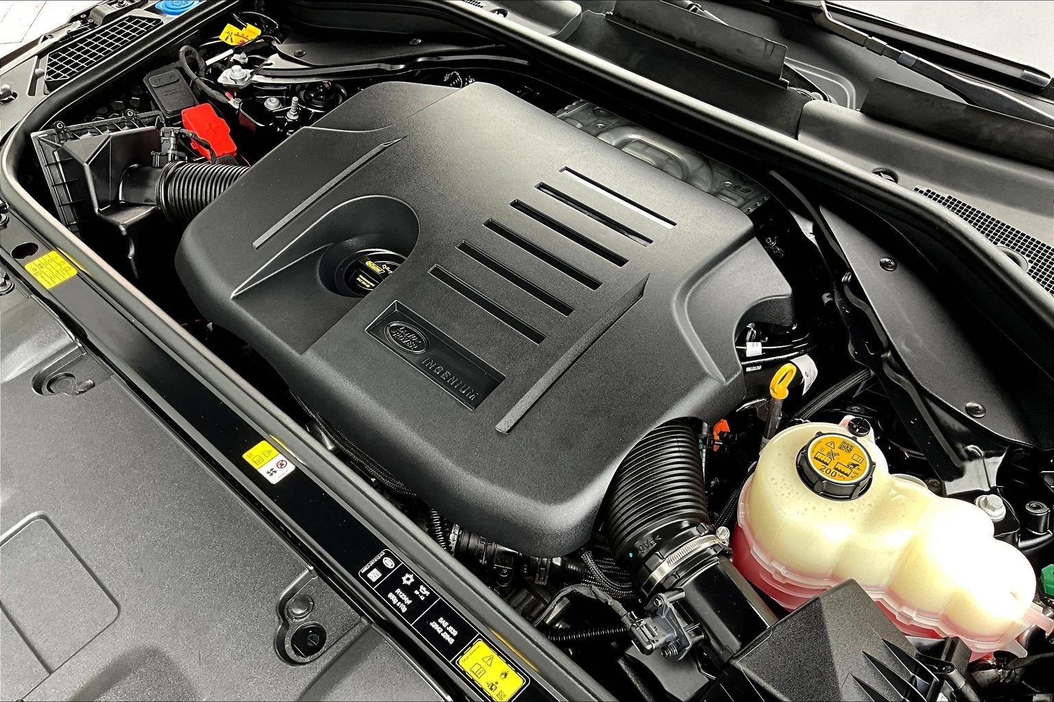 Certified 2025 Land Rover Range Rover SE AWD/4WD image 30