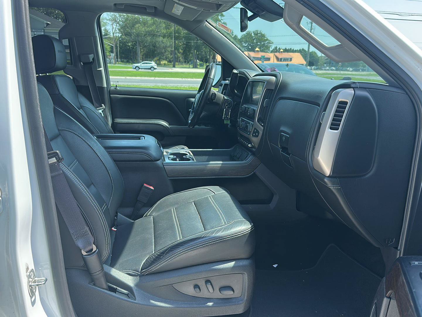 Used 2017 GMC Sierra 1500 Denali w/ Denali Ultimate Package AWD/4WD image 13