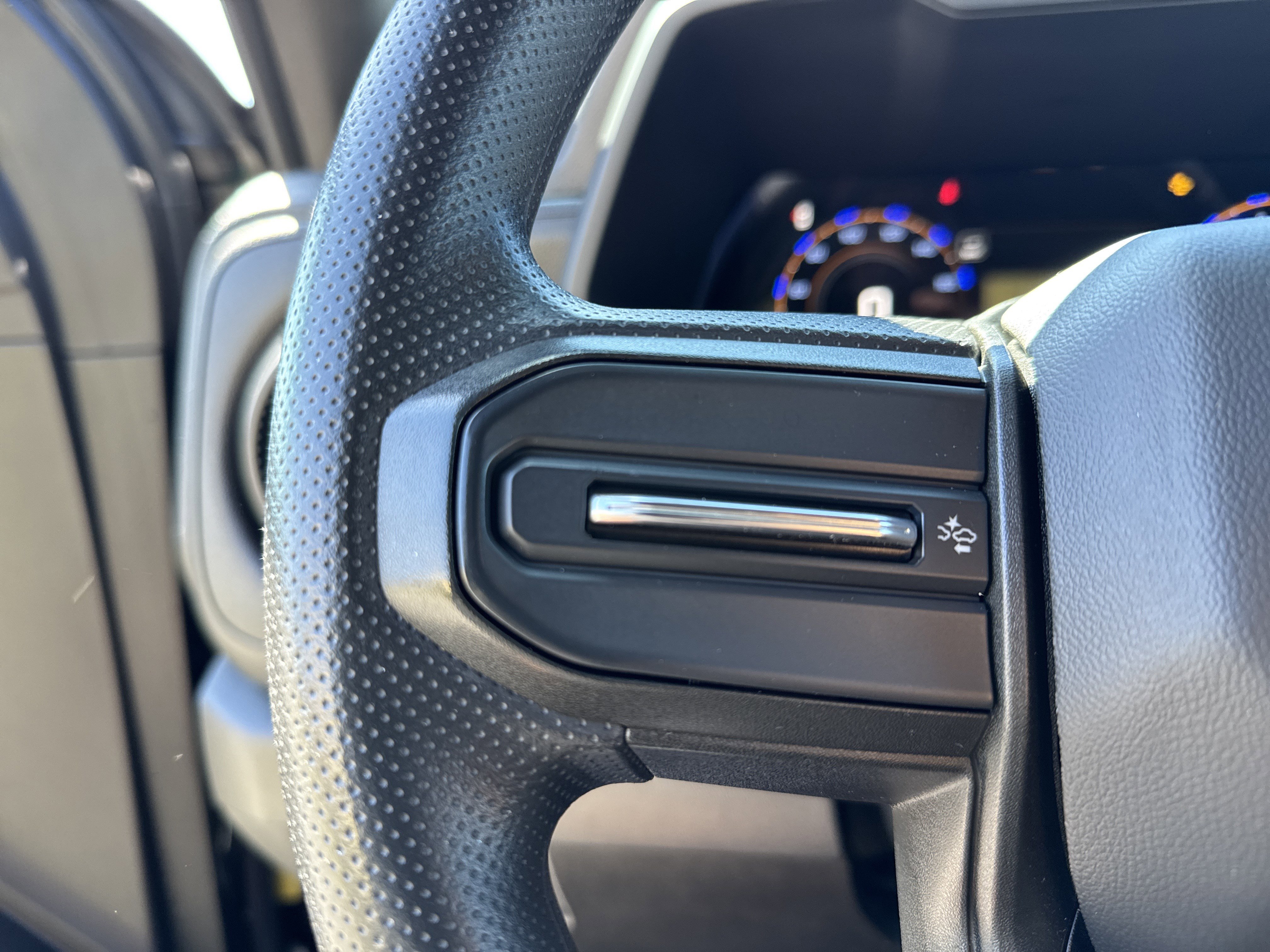 Used 2024 Chevrolet Colorado W/T image 19