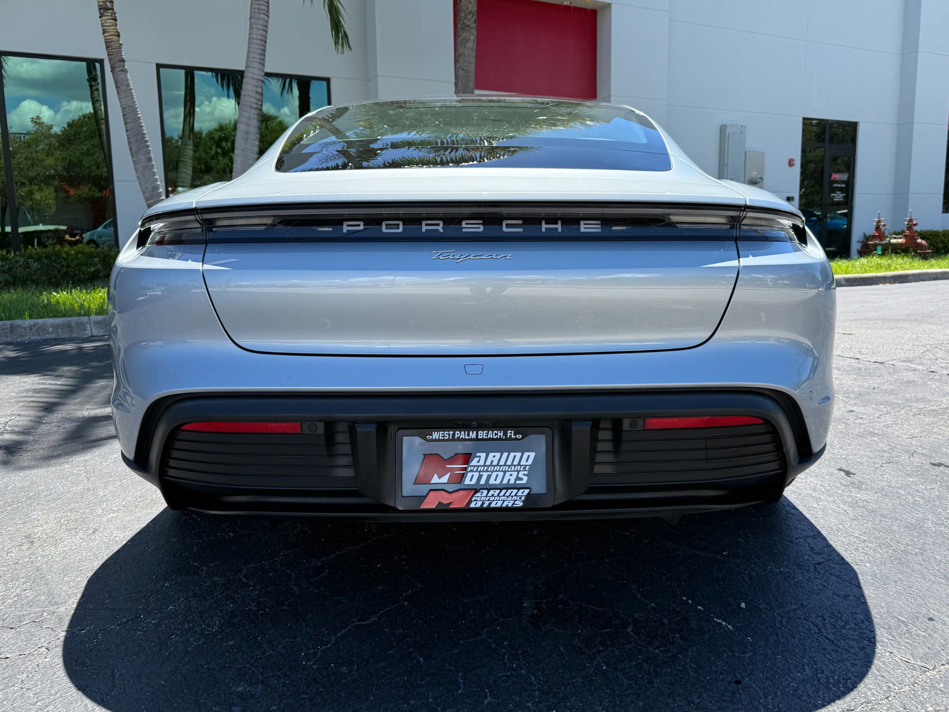 Used 2022 Porsche Taycan image 9