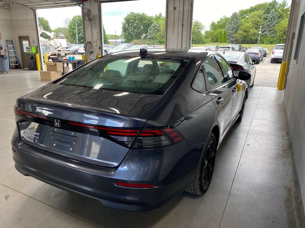 Used 2025 Honda Accord SE image 4