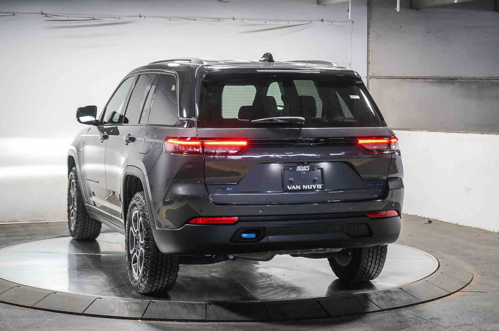 Used 2023 Jeep Grand Cherokee Trailhawk AWD/4WD image 4
