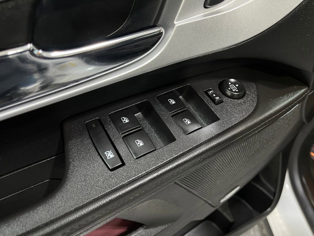 Used 2016 Chevrolet Equinox LTZ w/ Enhanced Convenience Package image 16