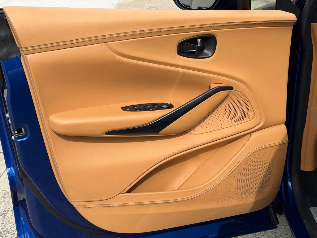 Used 2021 Aston Martin DBX image 21