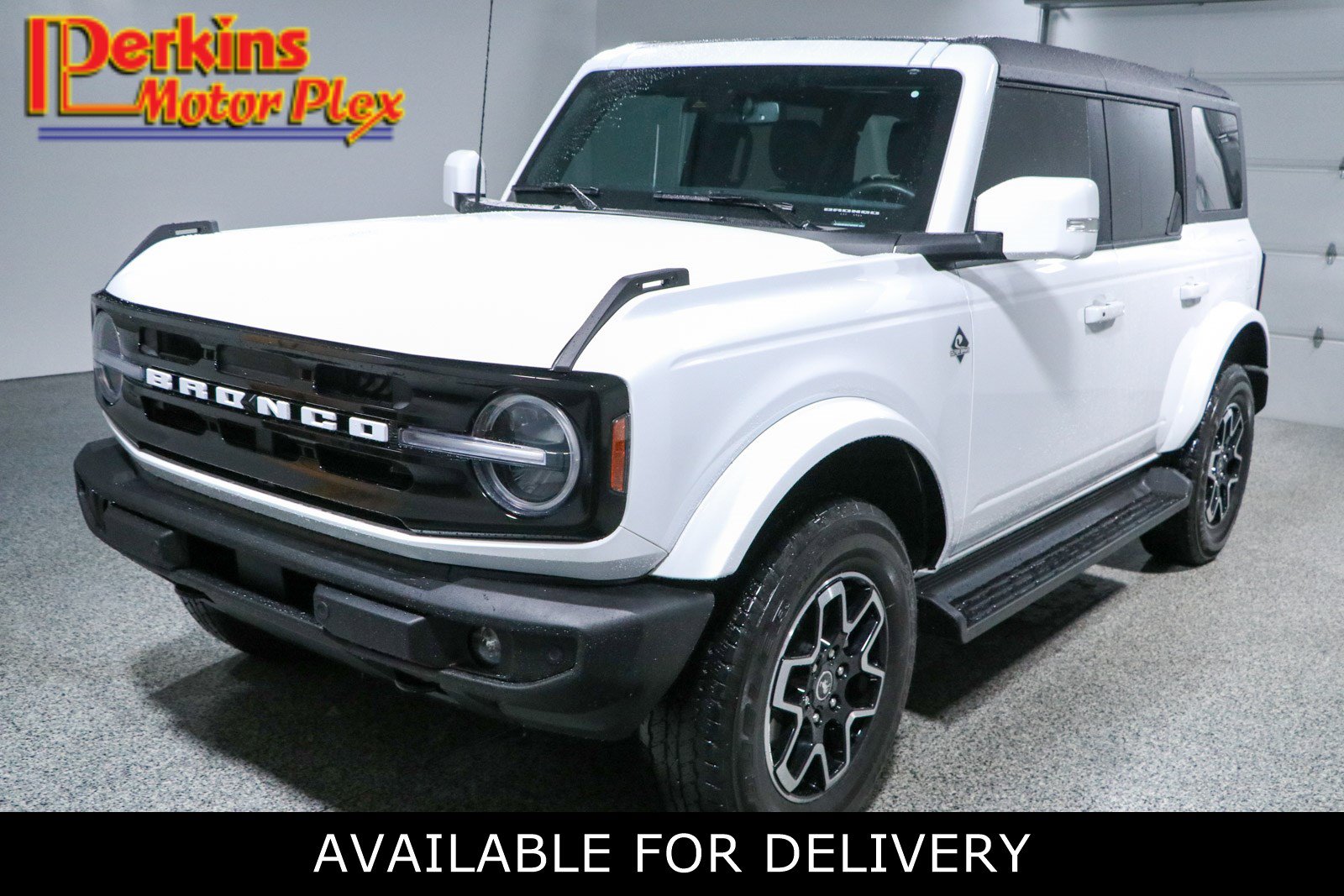 Used 2025 Ford Bronco Outer Banks AWD/4WD image 1