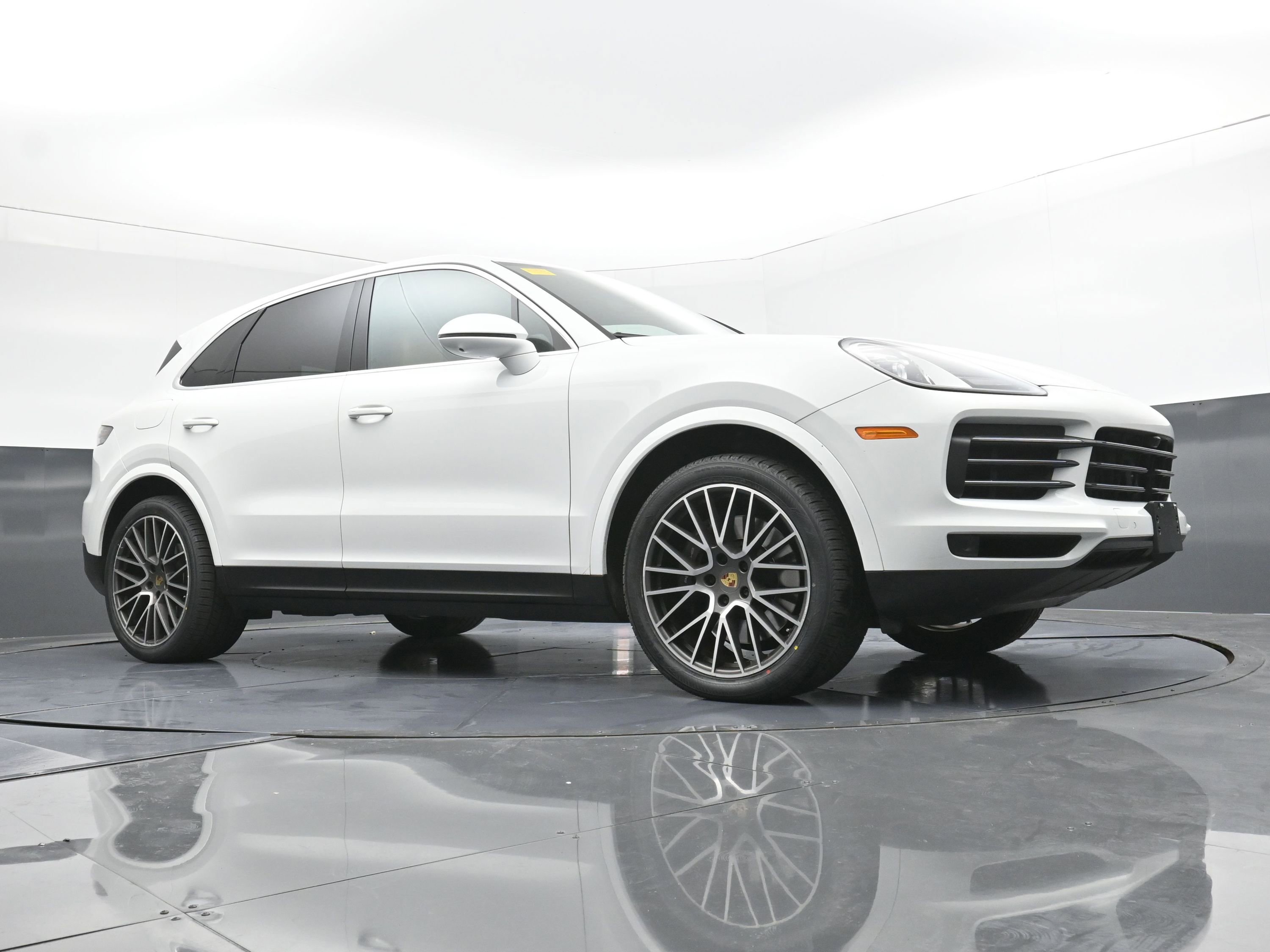 Used 2022 Porsche Cayenne image 28