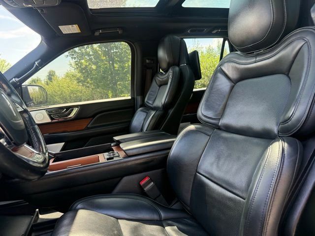 Used 2018 Lincoln Navigator L Reserve w/ Technology Package AWD/4WD image 10
