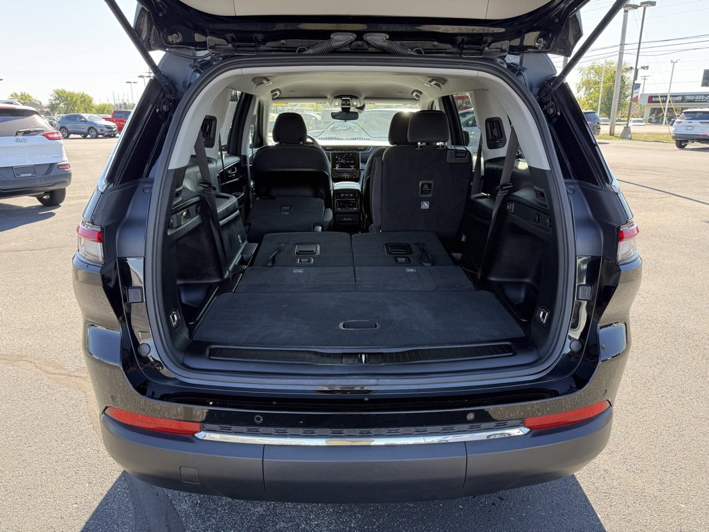 Used 2023 Jeep Grand Cherokee L Laredo image 25