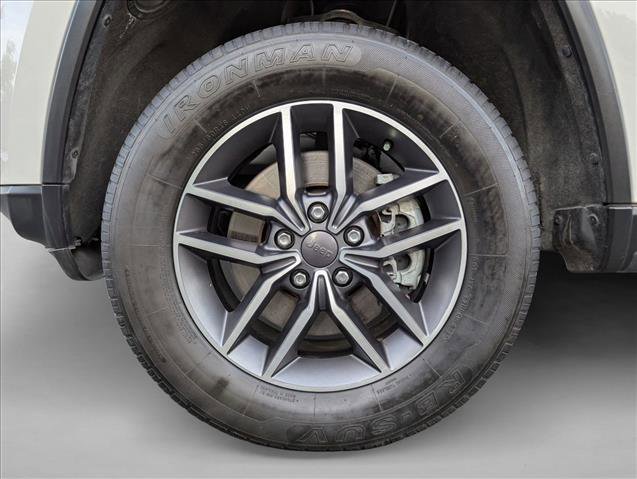 Used 2022 Jeep Grand Cherokee Limited image 24