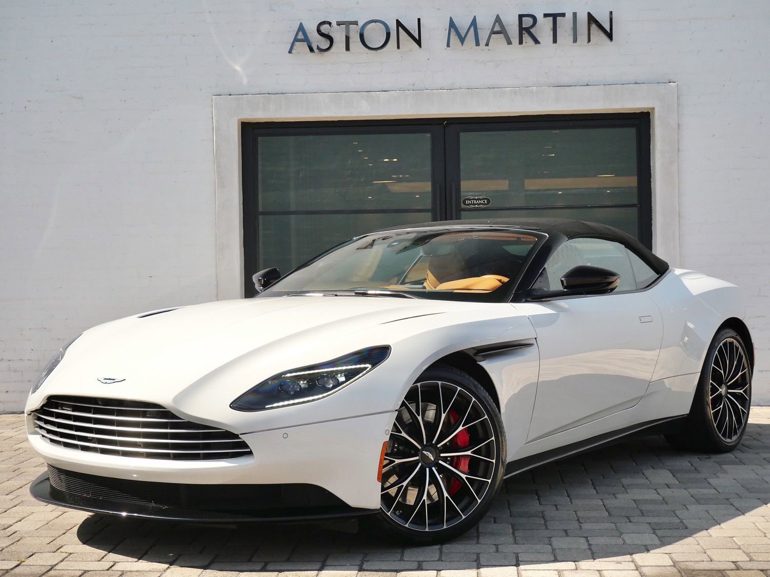 Used 2023 Aston Martin DB11 Volante RWD image 14