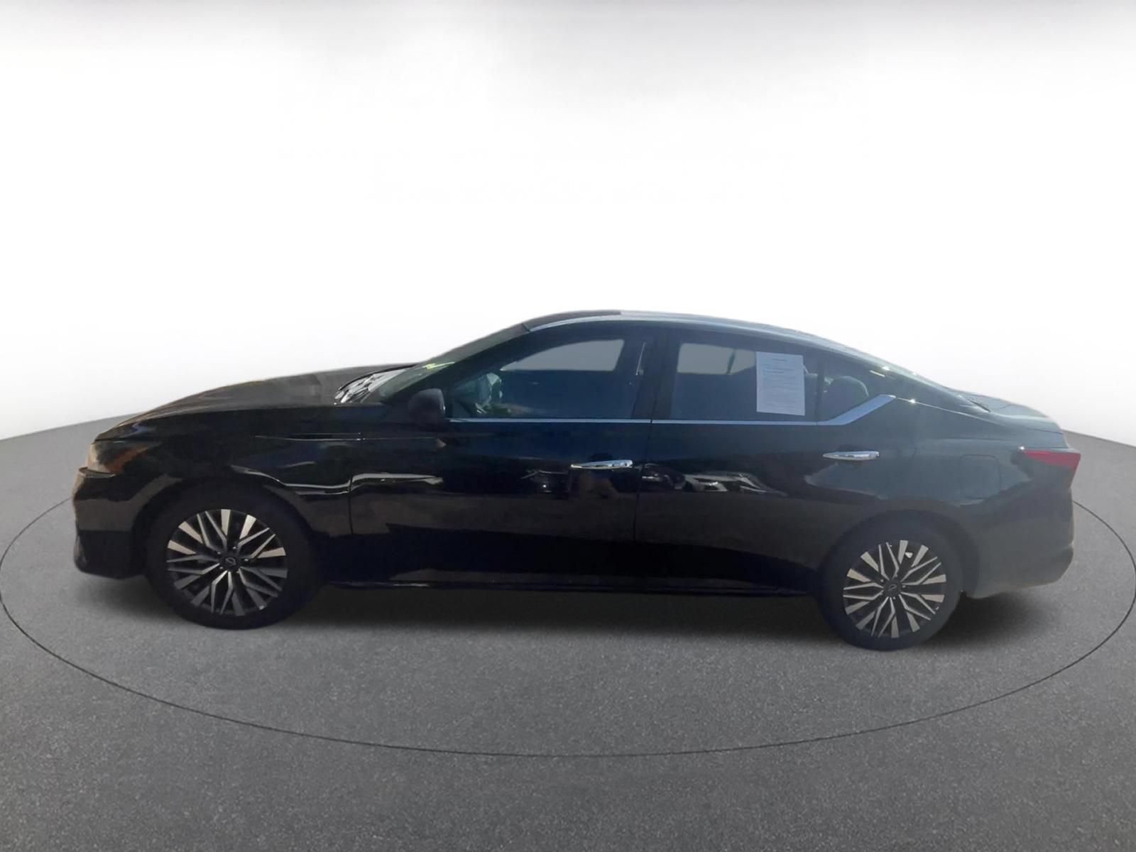 Used 2025 Nissan Altima 2.5 SV FWD image 8
