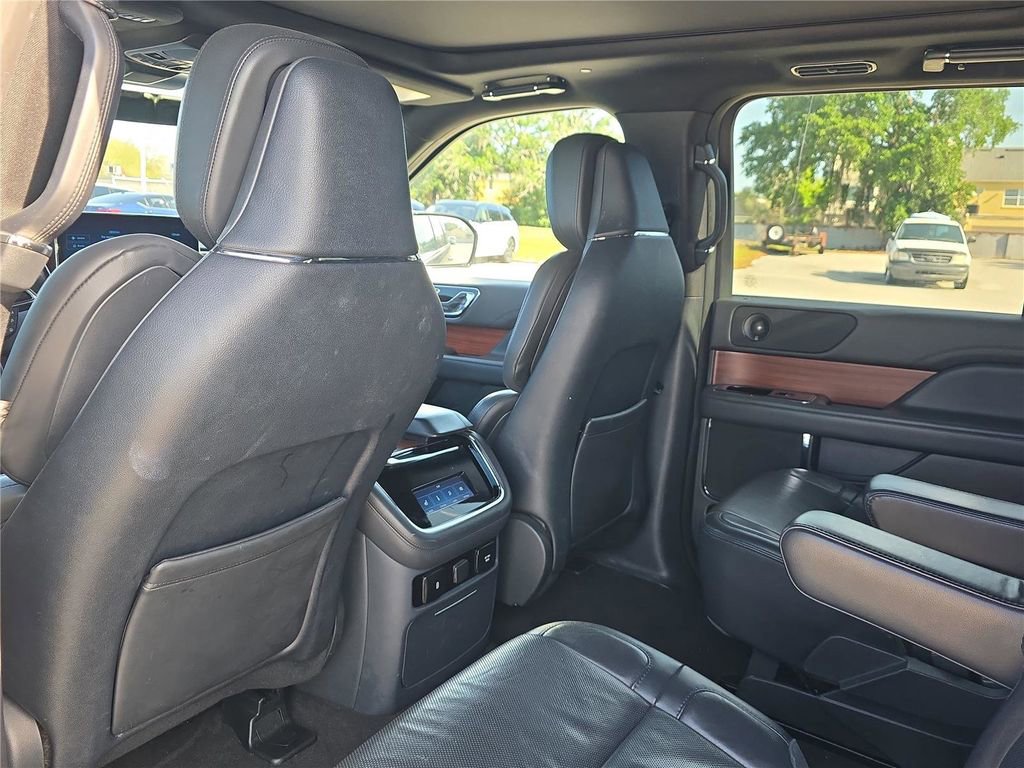 Certified 2023 Lincoln Navigator Reserve AWD/4WD image 11