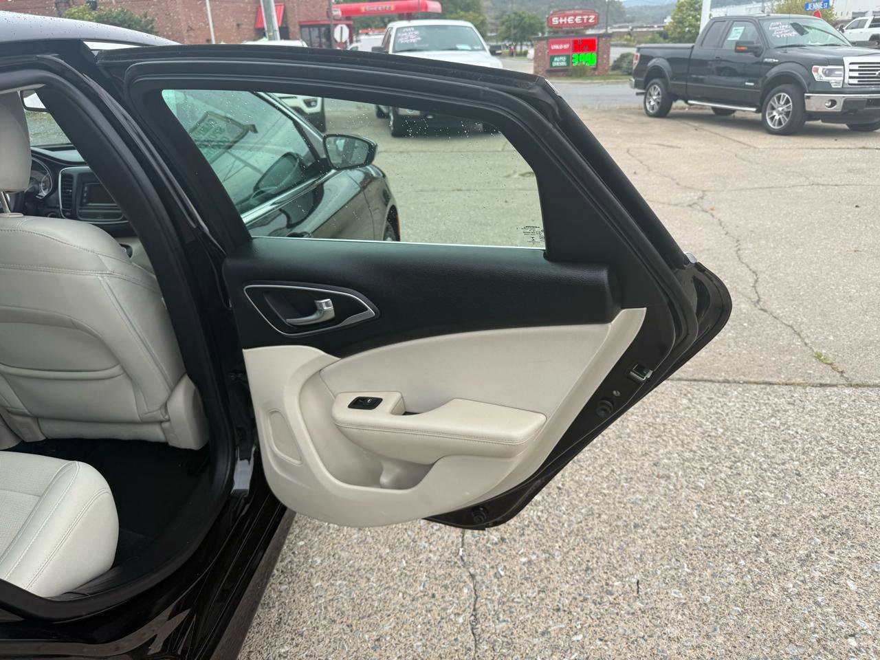 Used 2015 Chrysler 200 Limited image 50