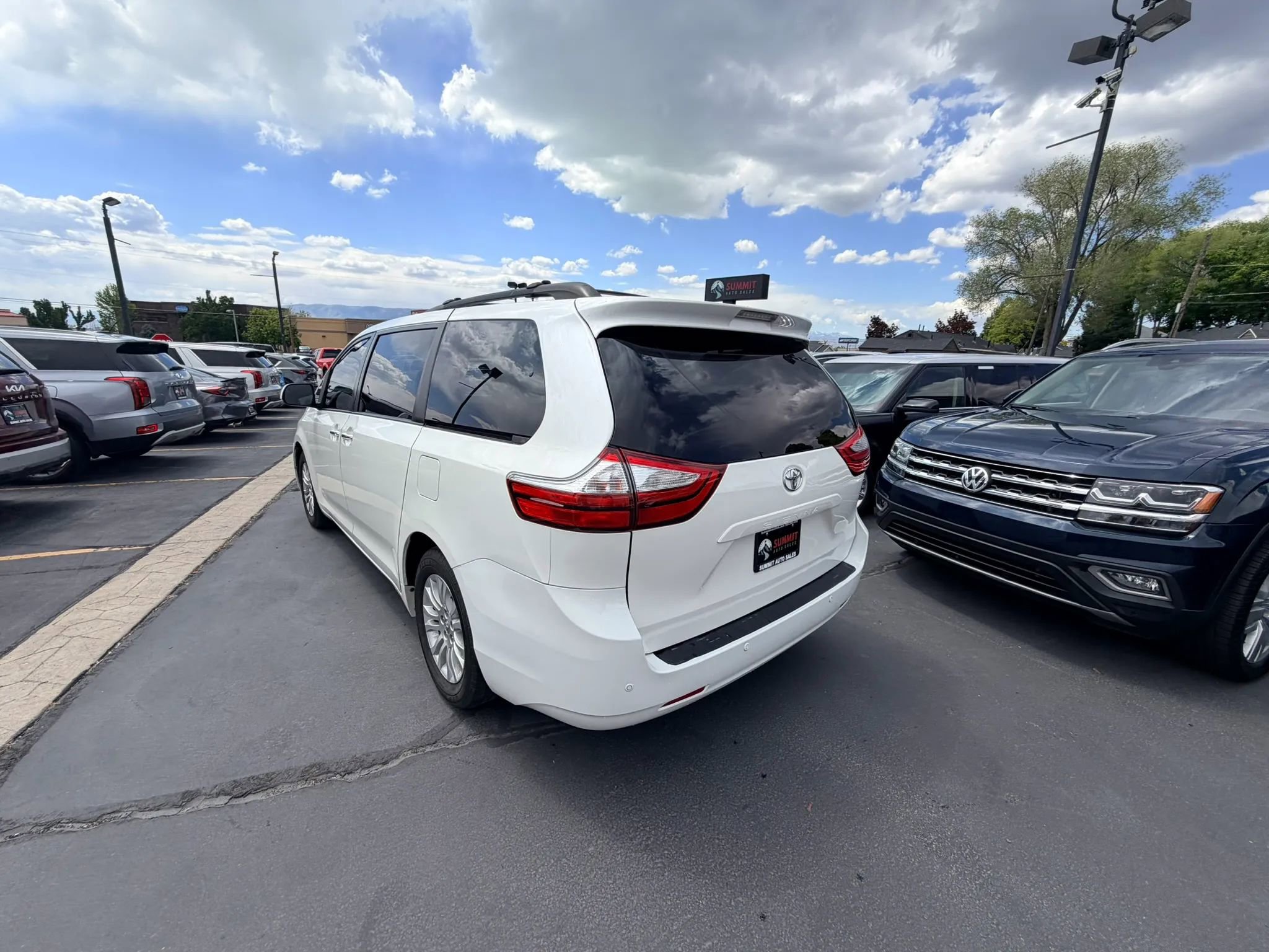 Used 2016 Toyota Sienna XLE Premium FWD image 5