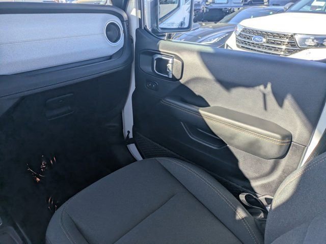 Used 2026 Jeep Wrangler Unlimited Sahara AWD/4WD image 15
