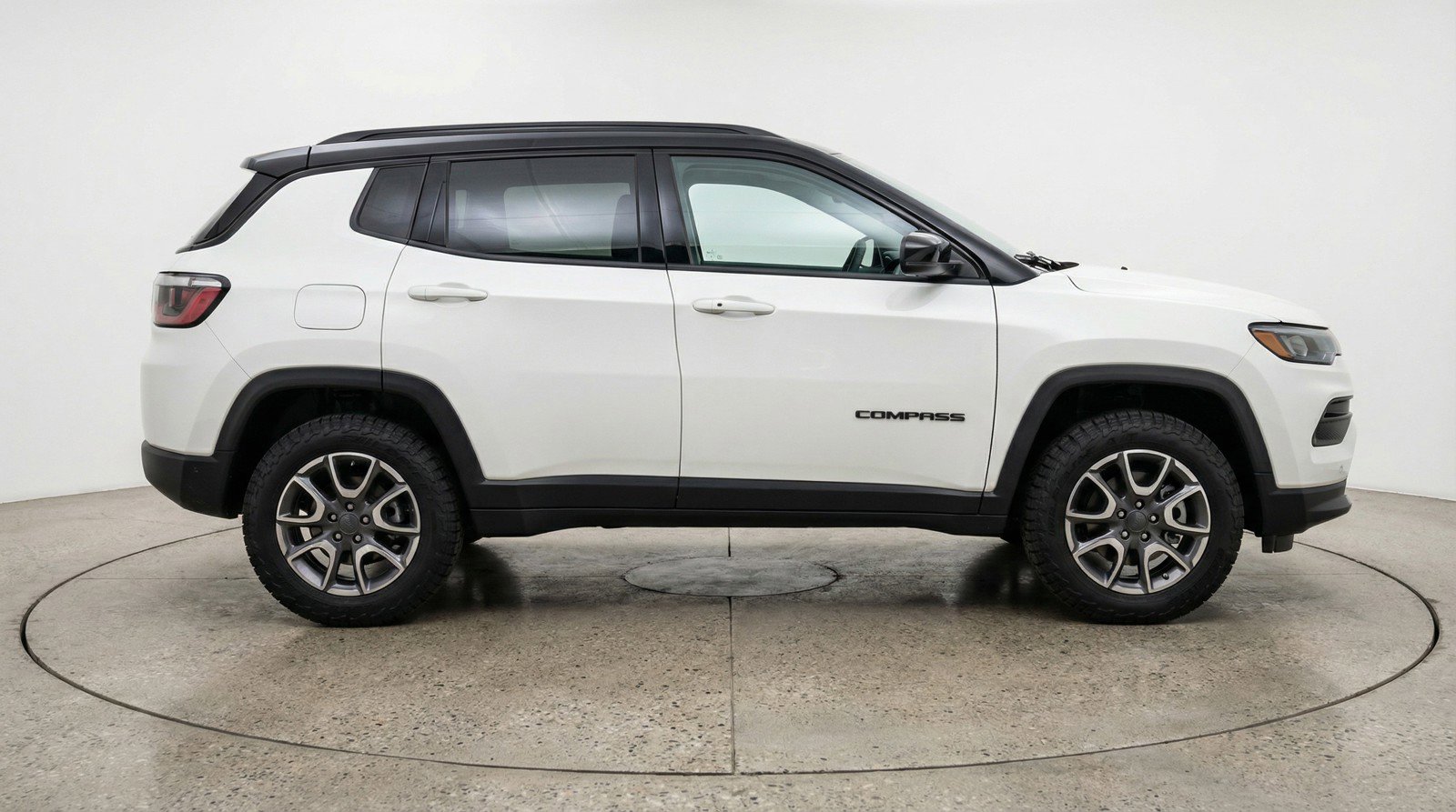 Used 2025 Jeep Compass Trailhawk image 11