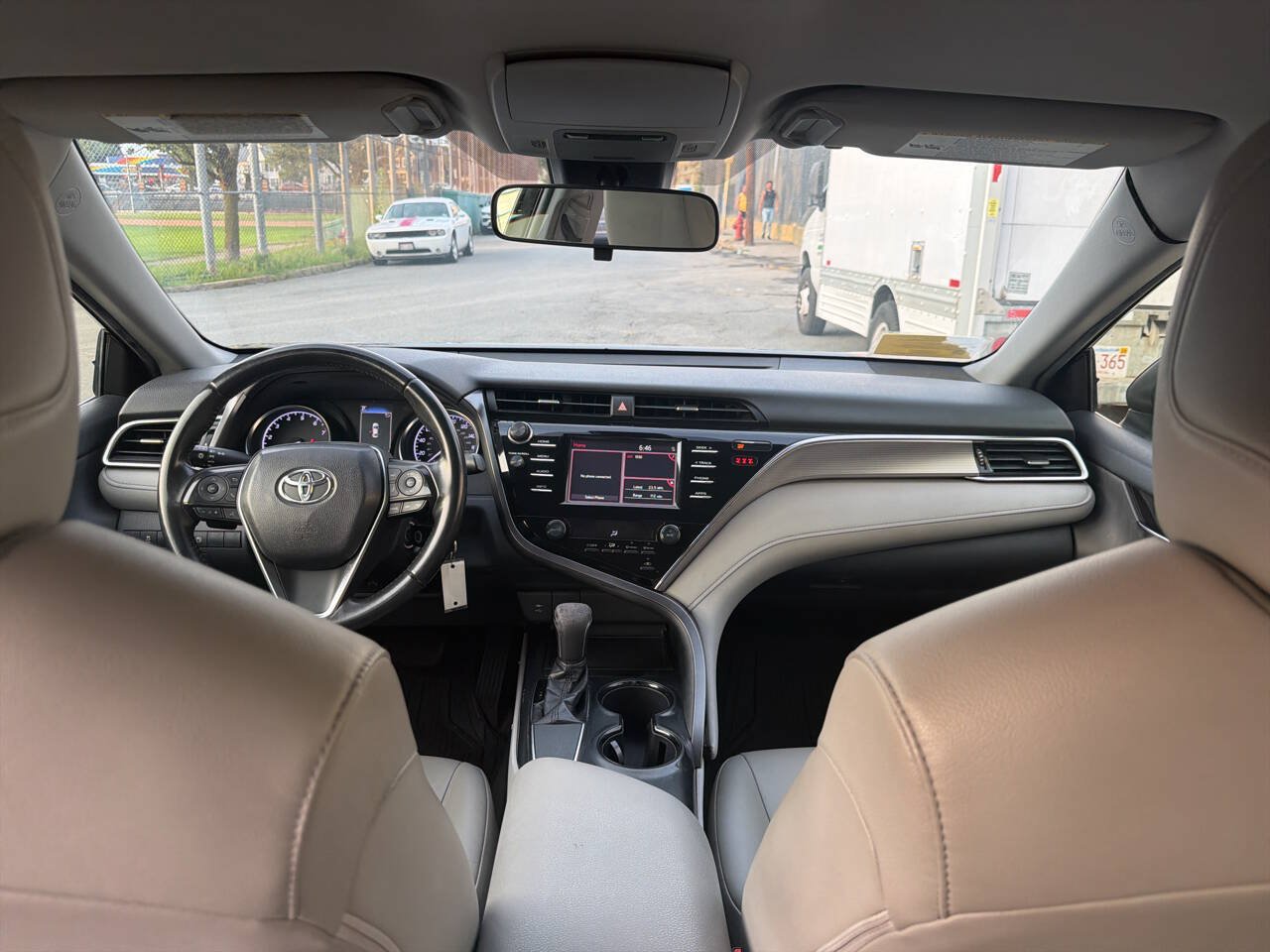 Used 2018 Toyota Camry SE FWD image 30