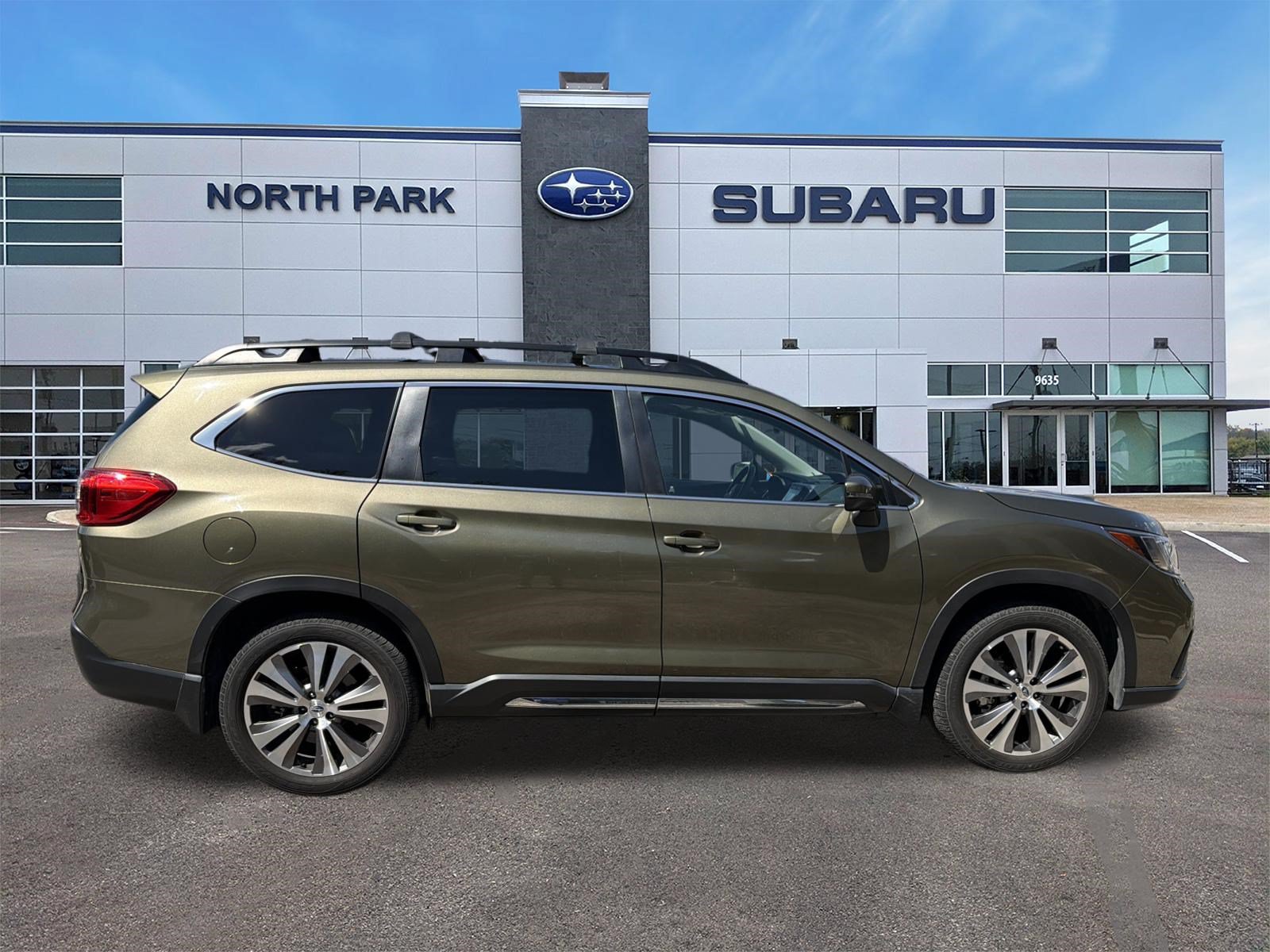 Used 2022 Subaru Ascent Limited w/ Technology Package AWD/4WD image 2