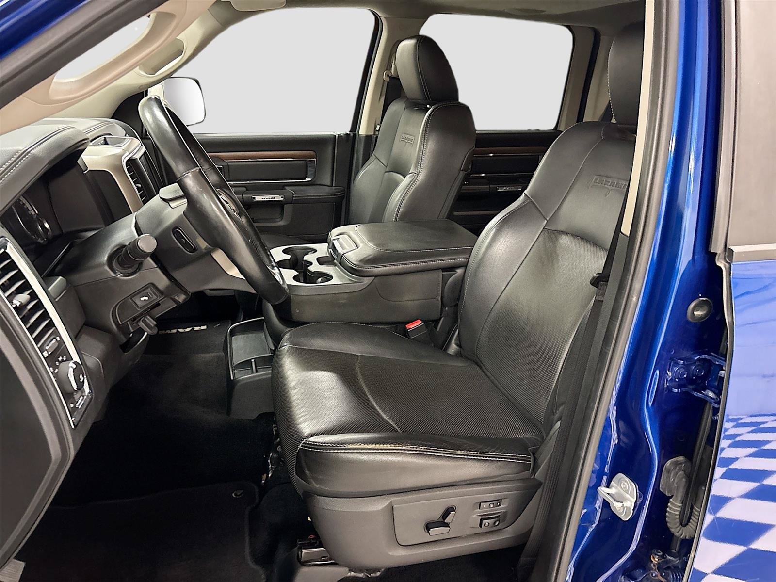Used 2014 RAM 1500 Laramie w/ Convenience Group AWD/4WD image 5