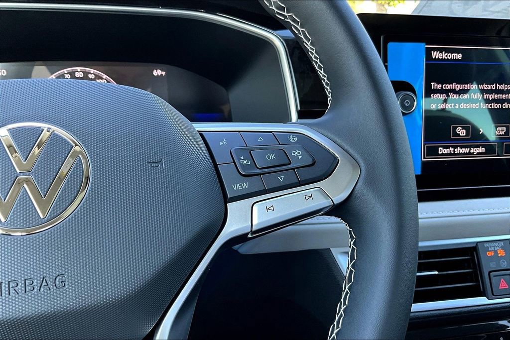New 2026 Volkswagen Taos SE image 9