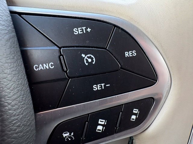 Used 2018 Chrysler Pacifica Limited w/ Advanced Safetytec Group FWD image 35