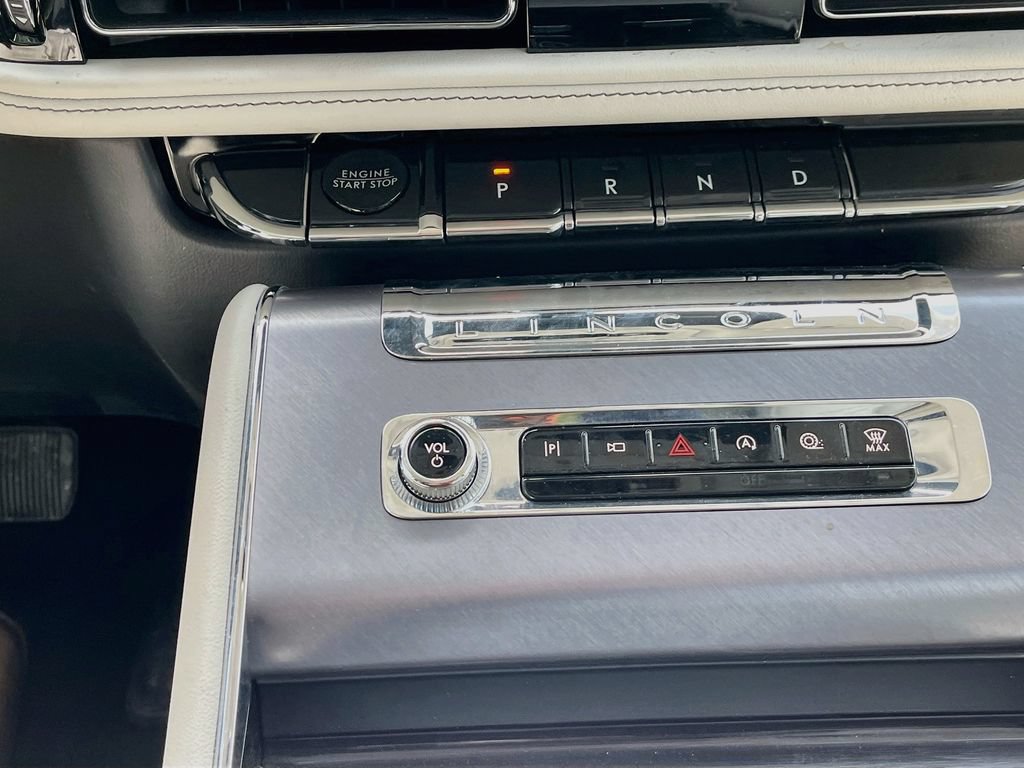 Used 2025 Lincoln Aviator AWD w/ Equipment Group 101A image 17