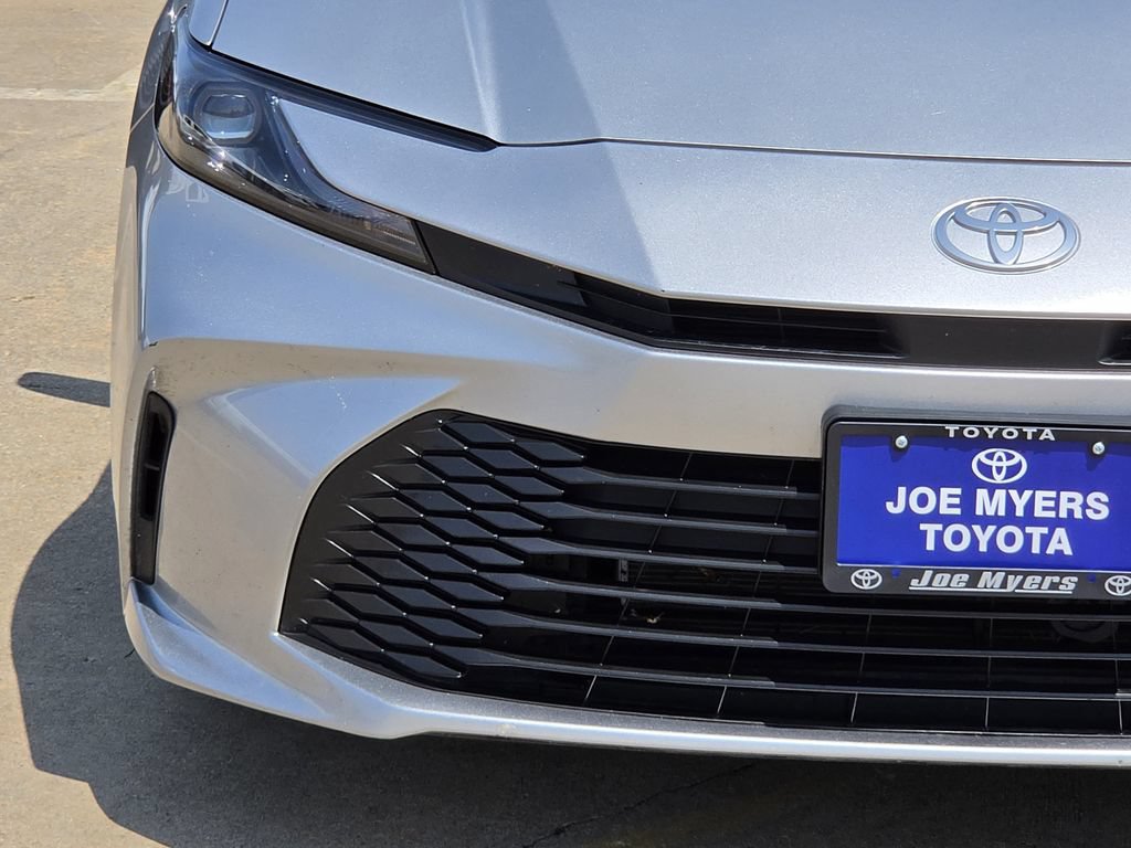 Used 2025 Toyota Camry LE FWD image 5