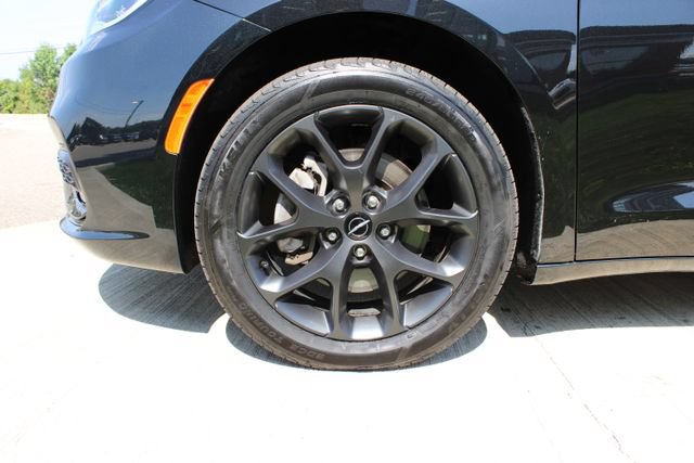 Used 2023 Chrysler Pacifica Touring-L w/ S Appearance Package AWD/4WD image 26