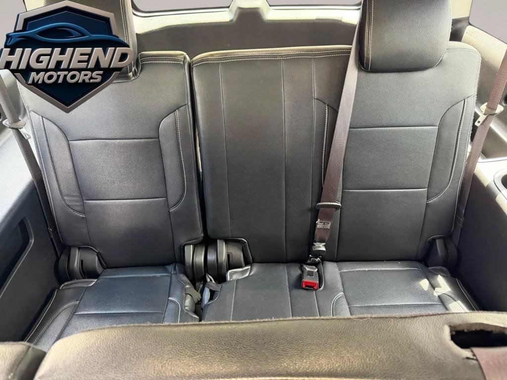 Used 2016 Chevrolet Suburban LS RWD image 14