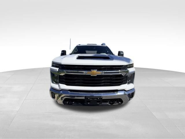 Used 2024 Chevrolet Silverado 3500 LT w/ Safety Package AWD/4WD image 3