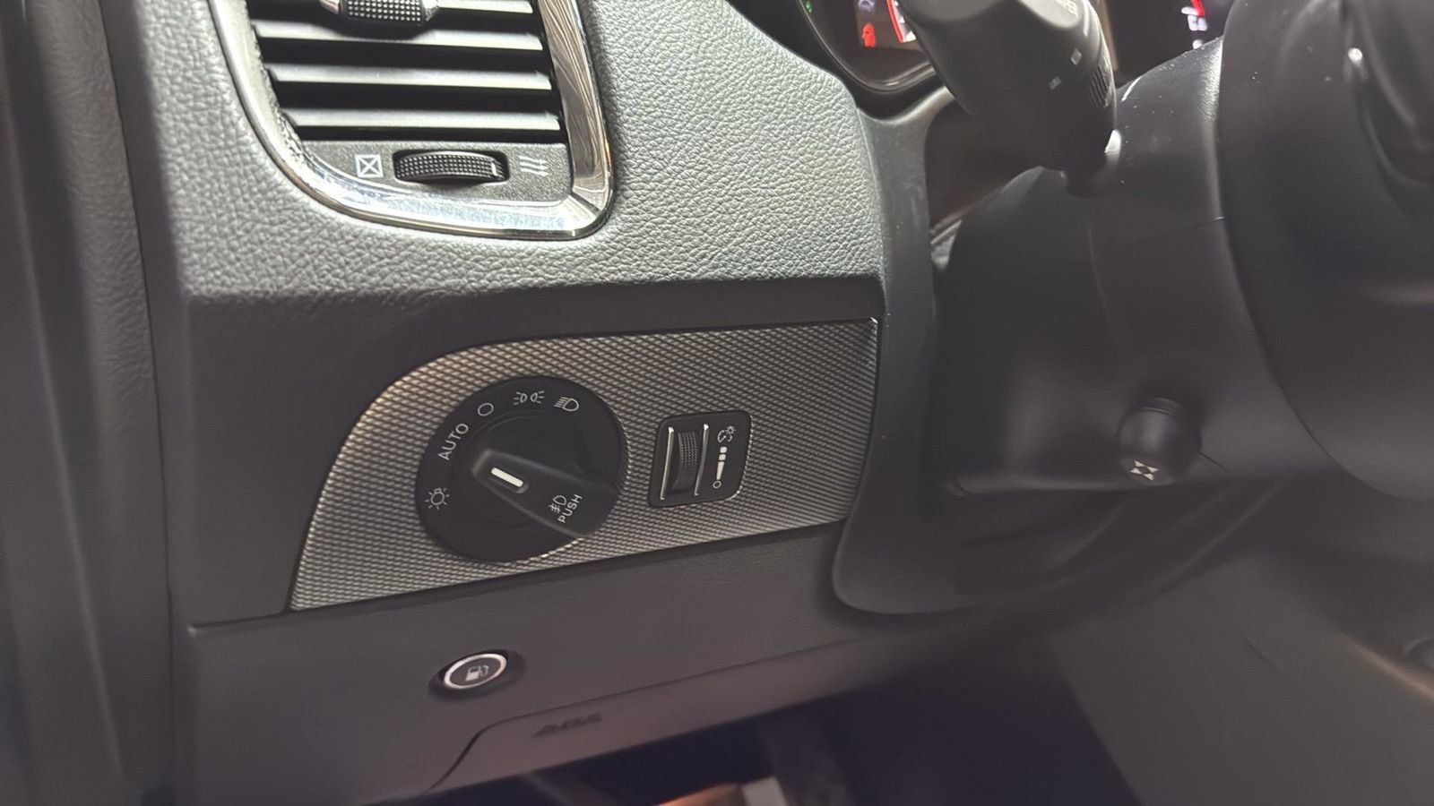 Used 2018 Dodge Durango R/T w/ Blacktop Package image 18