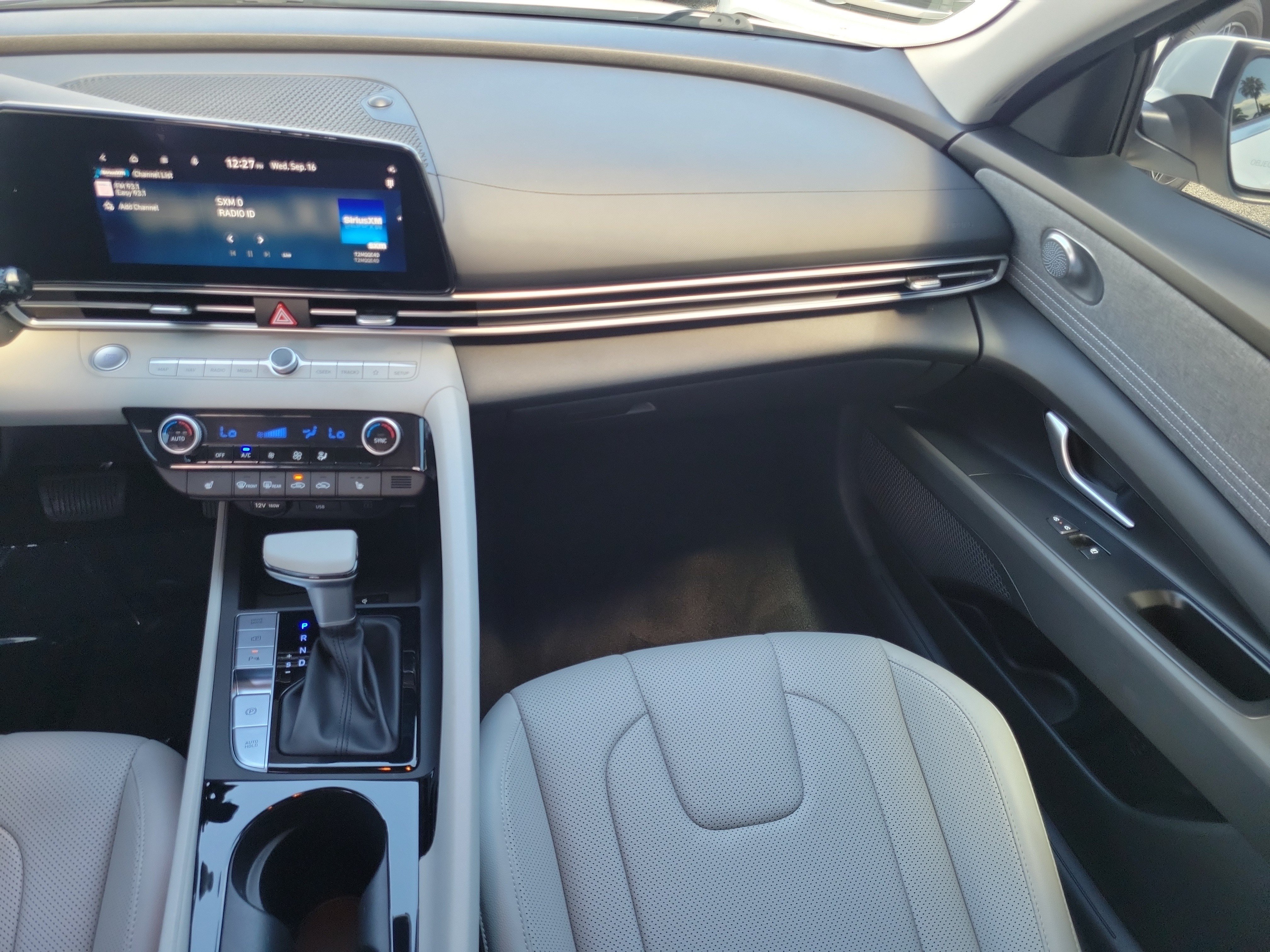 Used 2024 Hyundai Elantra Limited FWD image 16