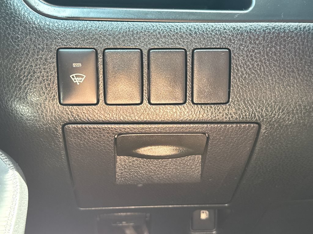 Used 2016 Toyota Highlander LE AWD/4WD image 33