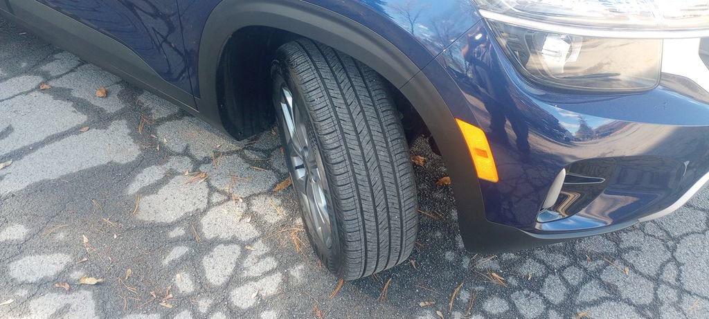 Used 2025 Kia Seltos LX image 8