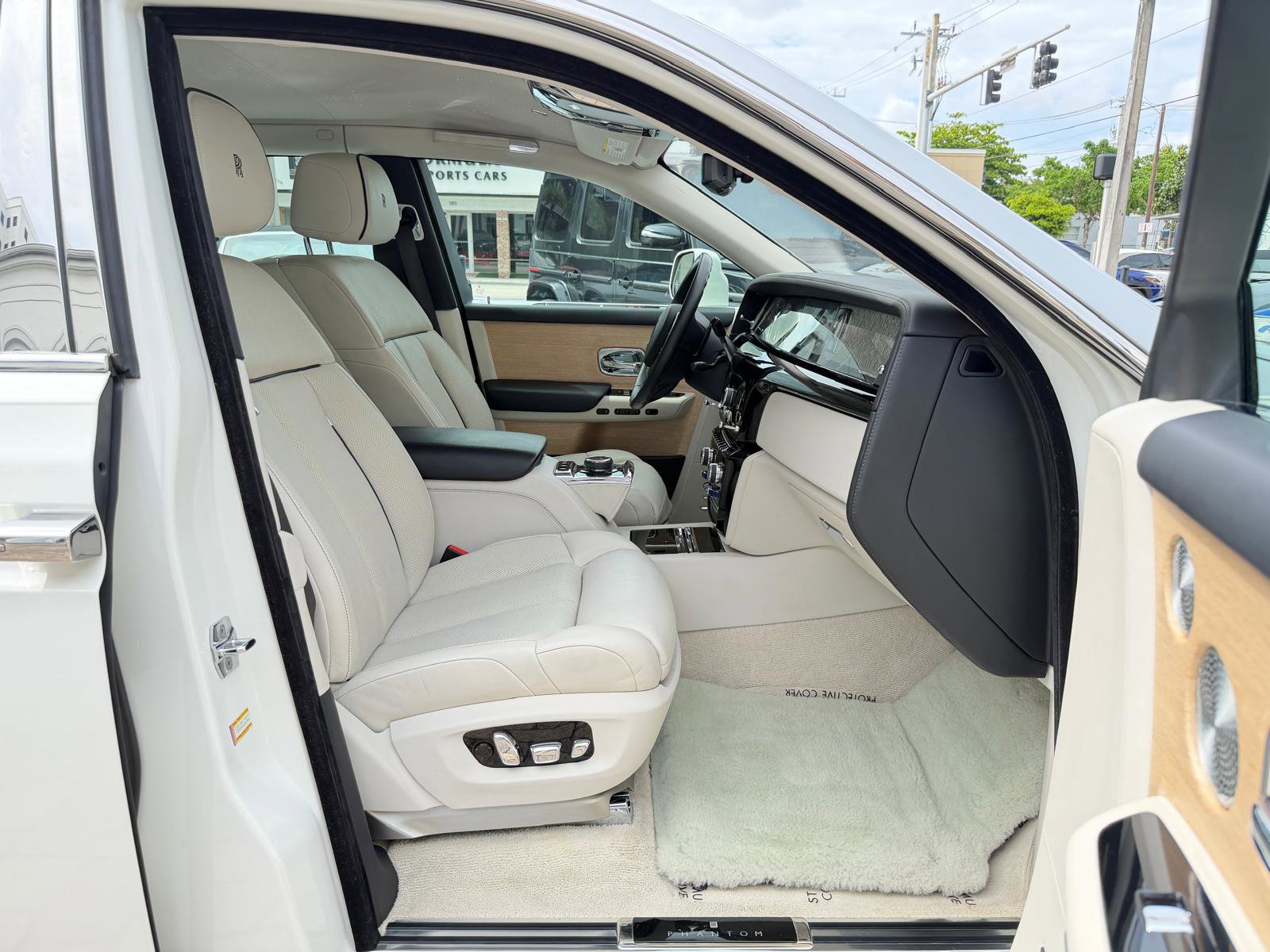 Used 2019 Rolls-Royce Phantom Sedan RWD image 50